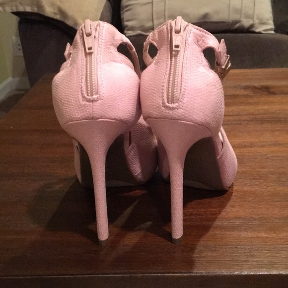 Jennifer Lopez’s pink heels - Picture 3 of 4